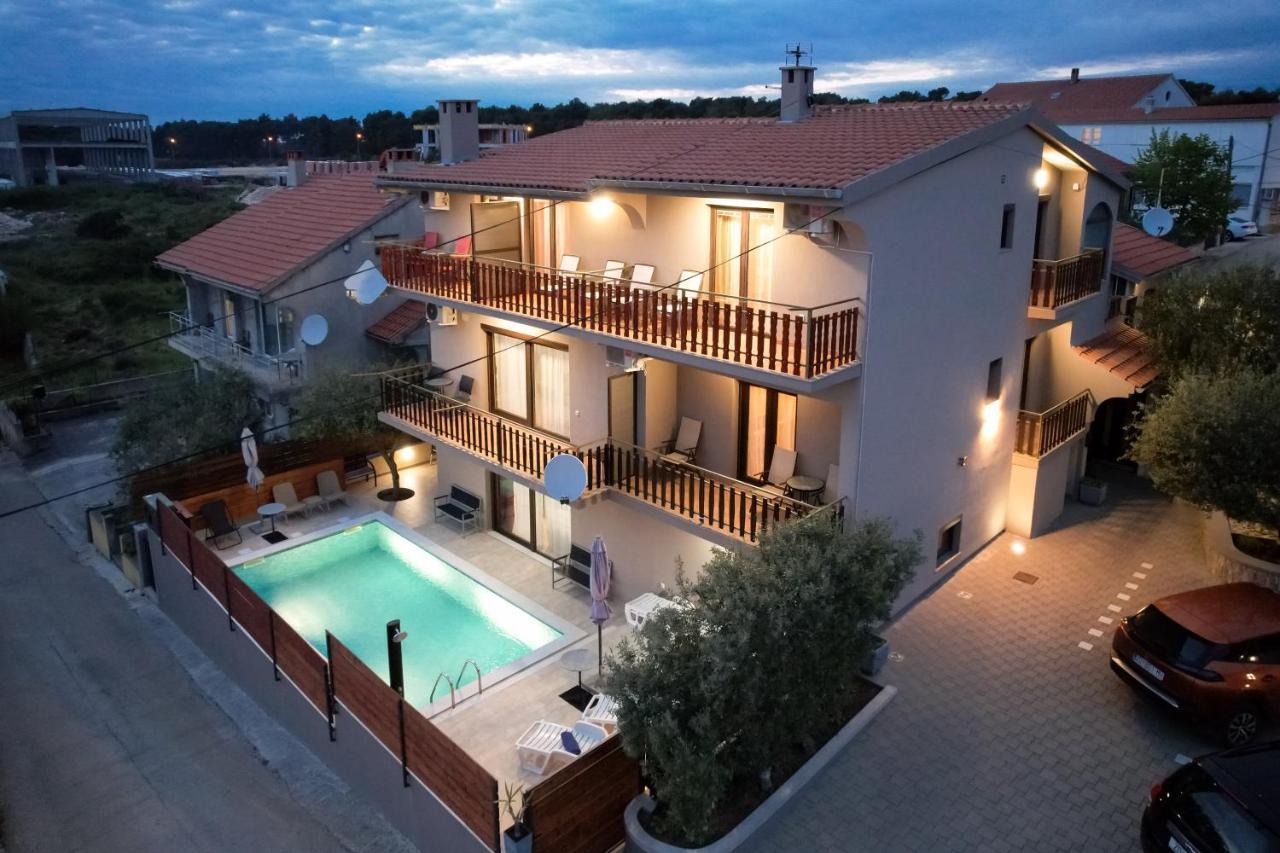 Pool Apartments Julia زادار المظهر الخارجي الصورة