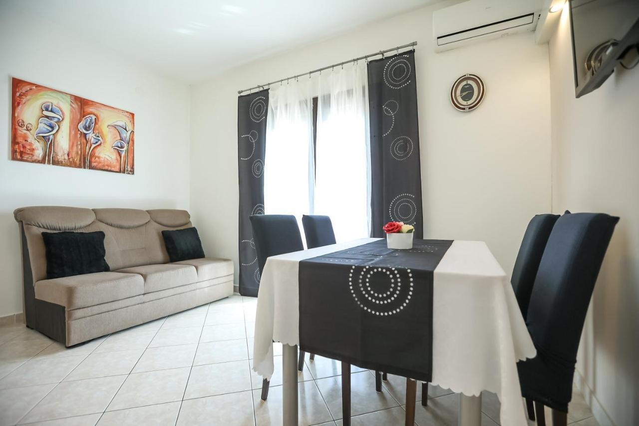 Pool Apartments Julia زادار المظهر الخارجي الصورة