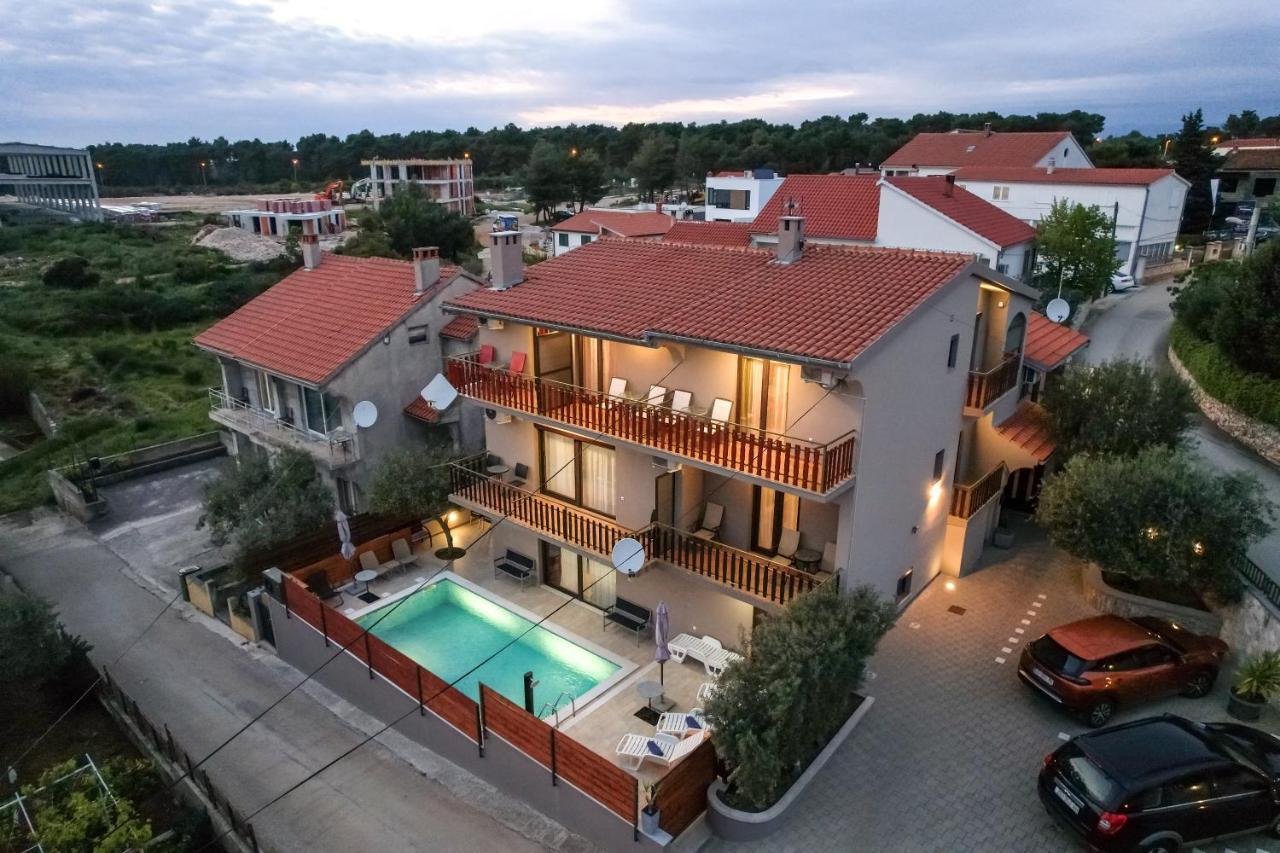 Pool Apartments Julia زادار المظهر الخارجي الصورة