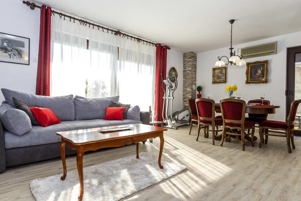 Pool Apartments Julia زادار المظهر الخارجي الصورة